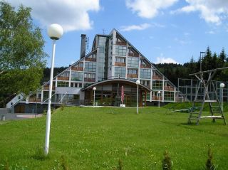 Hotel Loučná pod Klínovcem Hotel N&aacute;stup Bild 1